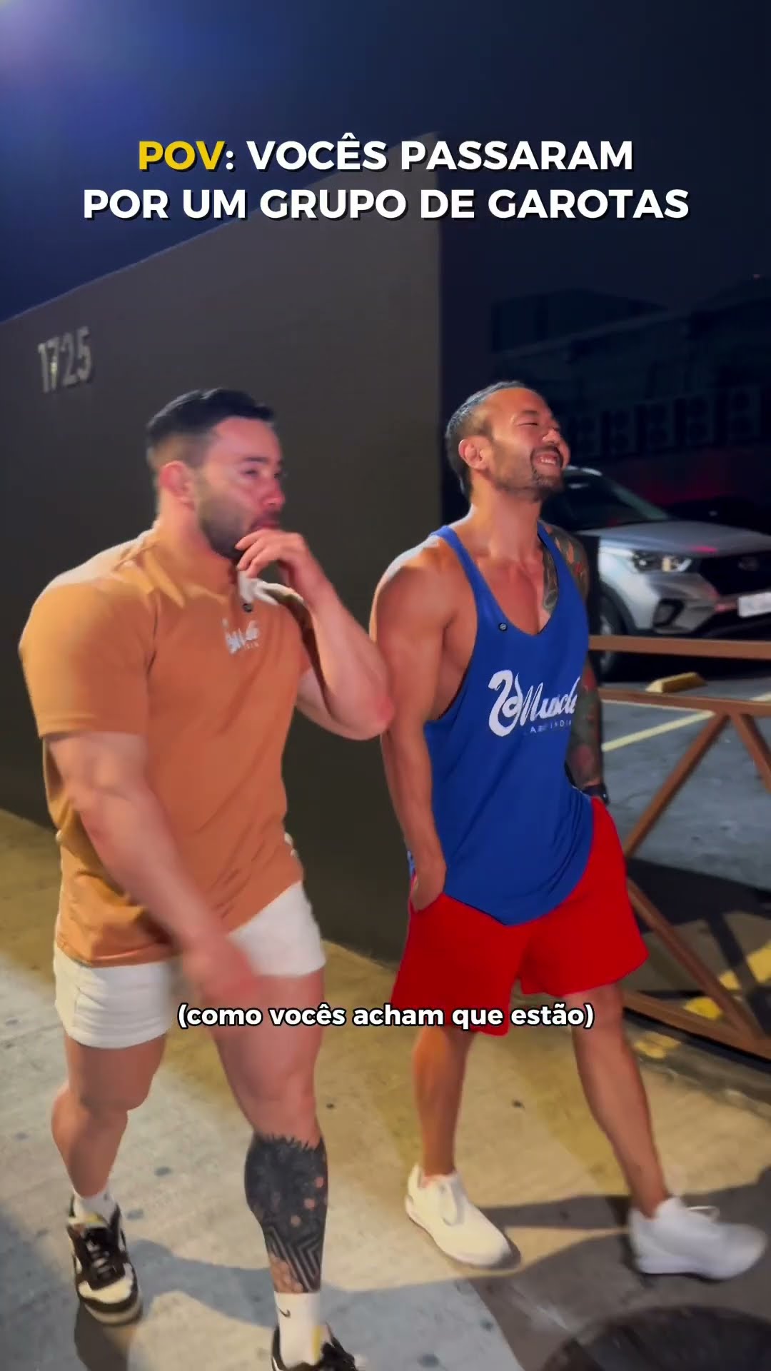 Quando passamos por um grupo de garotas