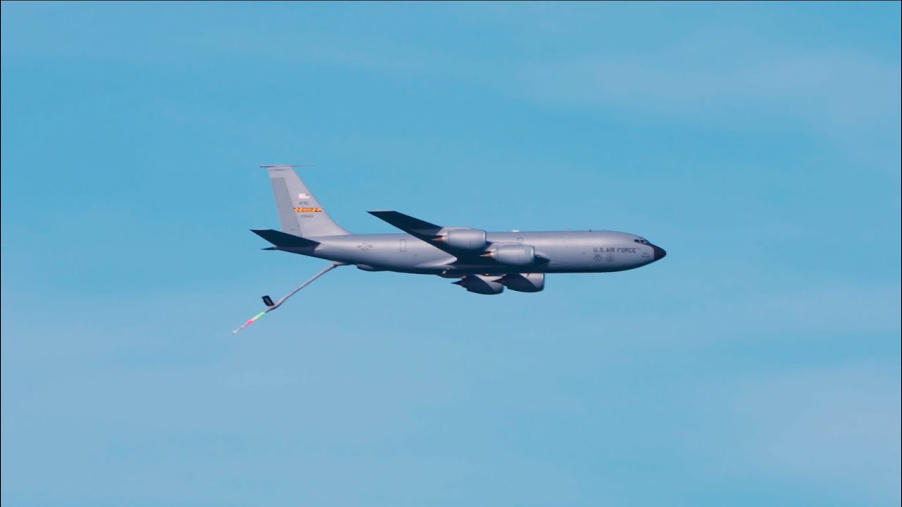 boeing-kc-135-stratotanker-demo-i-miami-beach-air-and-sea-show-2023-i
