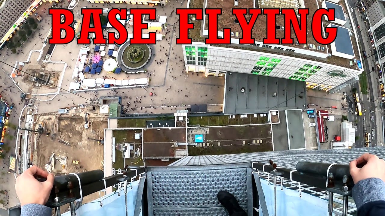 125m abwärts… | Flug vom Park Inn Hotel am Alexanderplatz | Base Flying Berlin