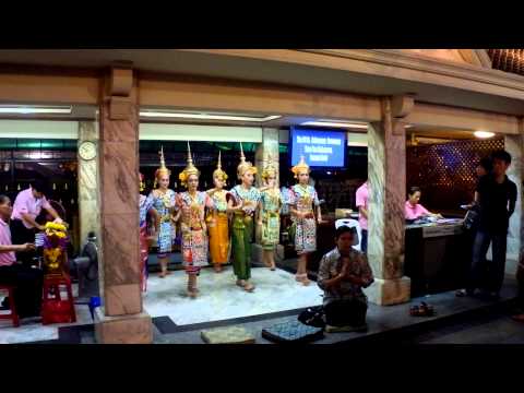 タイランド2012 バンコク エラワンプームの奉納タイ舞踊①