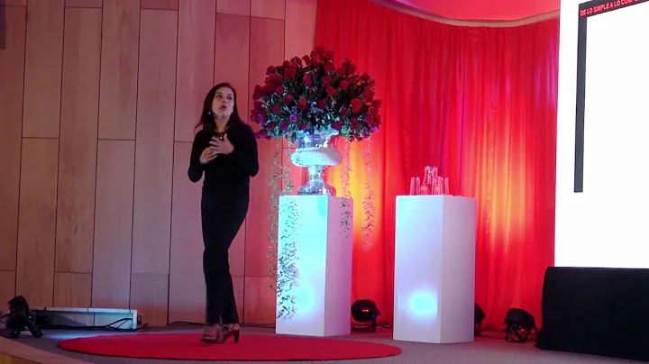 De lo Simple a lo Complejo  | Kelly Vargas | TEDxBCE
