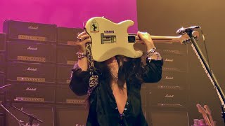 Yngwie J. Malmsteen Live! Yngwie does a cover of Deep Purple&#39;s Smoke on the Water with a shred solo!