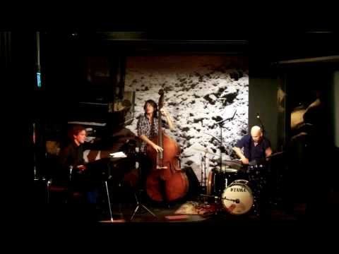 Erik Lindeborg Trio - Traveler, Live at Lilla Hote...