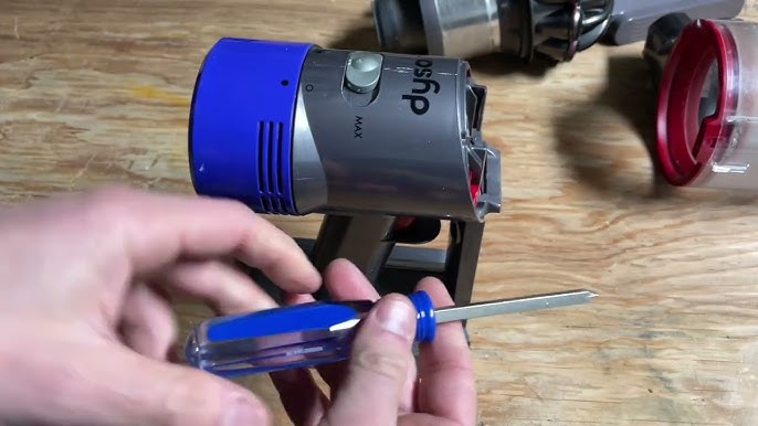 Dyson V11 vacuum maintenance to avoid red light
