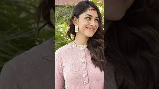 কত পারিশ্রমিক হাঁকছেন ‘সীতা রামম’ অভিনেত্রী | Mrunal Thakur | #shorts