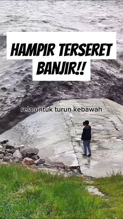 Nekat bikin video di tengah banjir #shorts #banjir  #bahaya #dangerous #menegangkan #fyp #viralvideo