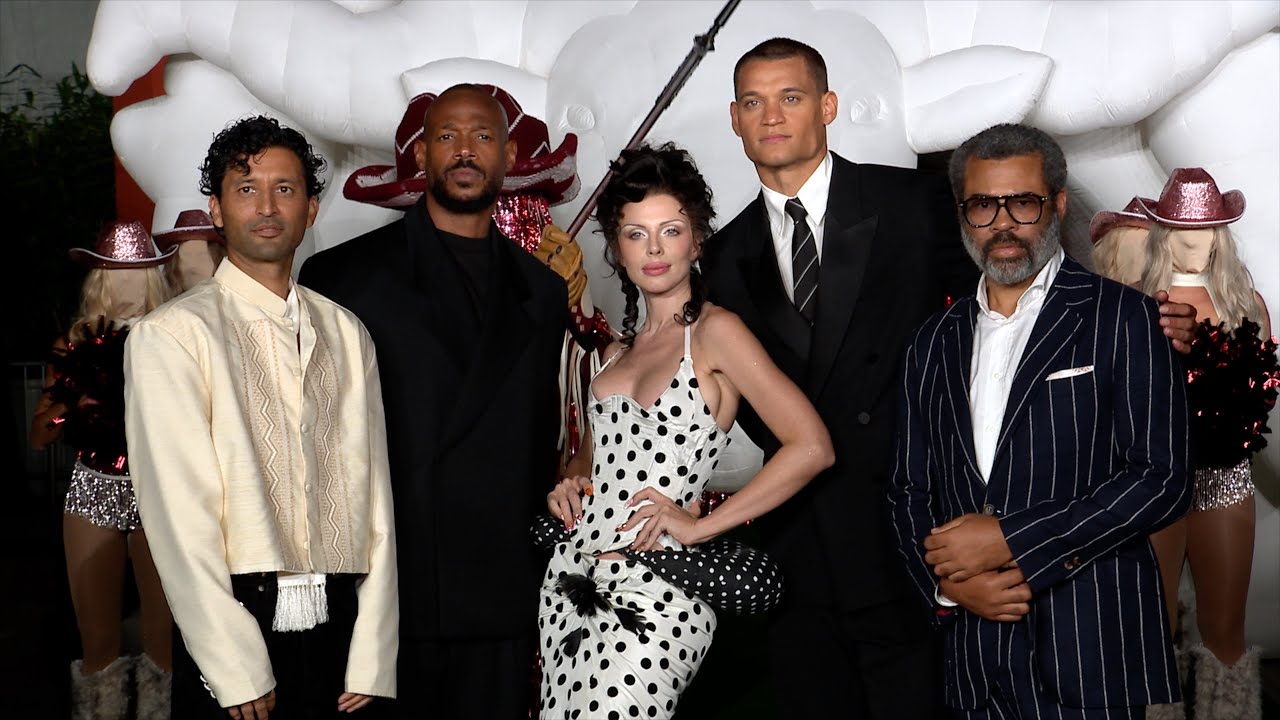 Он | Модные моменты на красной дорожке голливудской премьеры | Марлон Уайанс, Тайрик Уизерс, Джул...