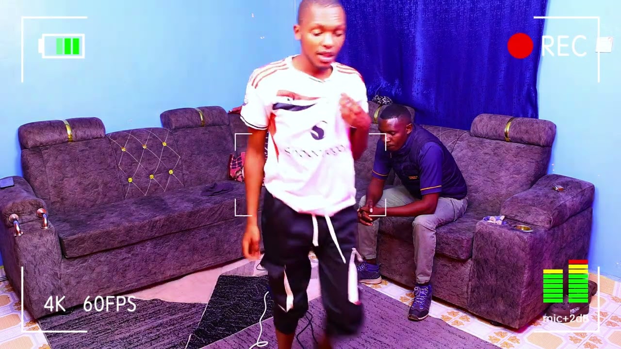 Police officer is here to meet Dangerous criminal😭Criminals hiding under the chair to f!!ght Police