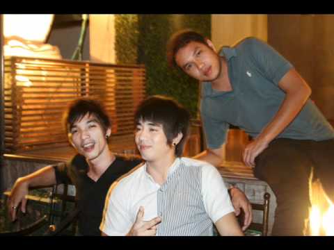 ไม่มีตรงกลาง