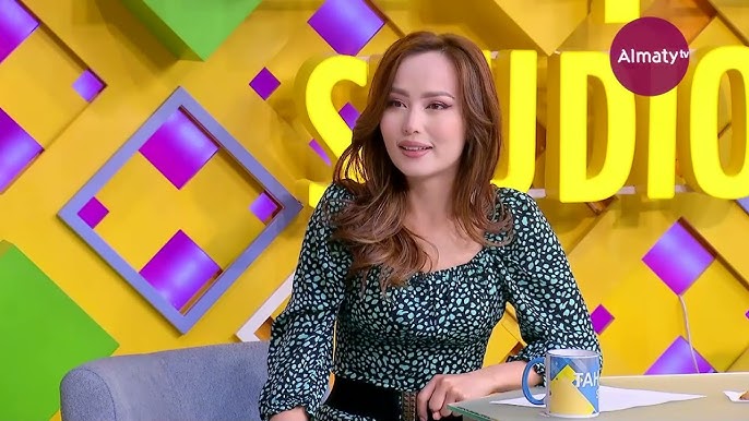 Латекс трансвеститтері бар онлайн порно HD форматында екі жұп арасындағы әдемі секс