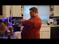 Майк начал вечернюю готовку