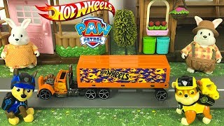 STORY WITH PAW PATROL AND HOT WHEELS - SEMI TRUCK LOSES ITS LOAD AND ROCKY RUBBLE & CHASE HELP OUT by DisneyToysReview 3,106 views 4 years ago 11 minutes, 52 seconds