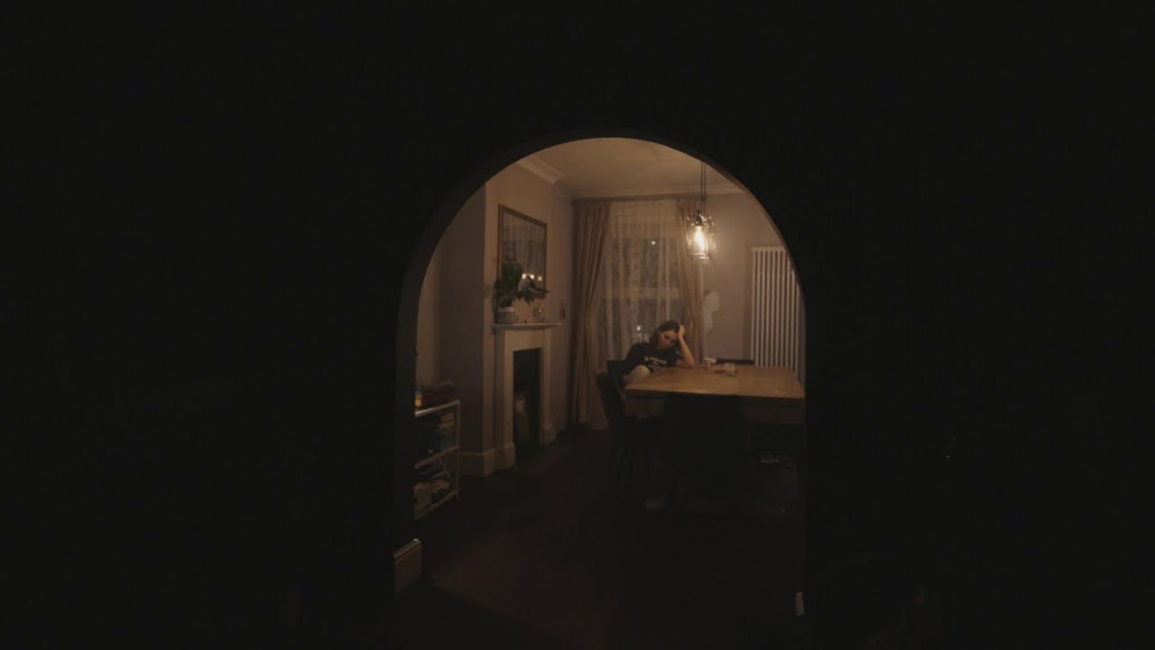 Beren Olivia - Almost (Official Music Video) auf YouTube ansehen Beren Olivia - Almost (Official Music Video) auf YouTube ansehen