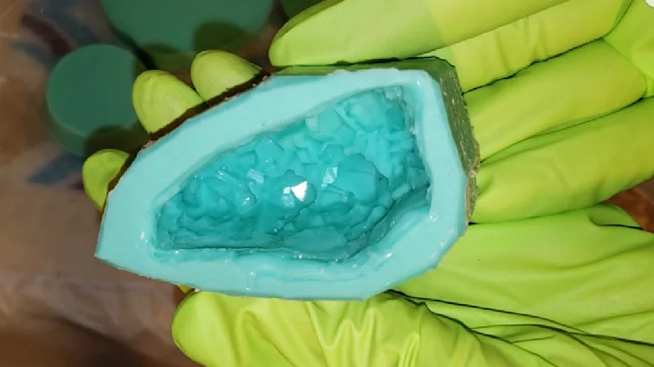 Creazione di cristalli in resina con resina a diamanti liquidi