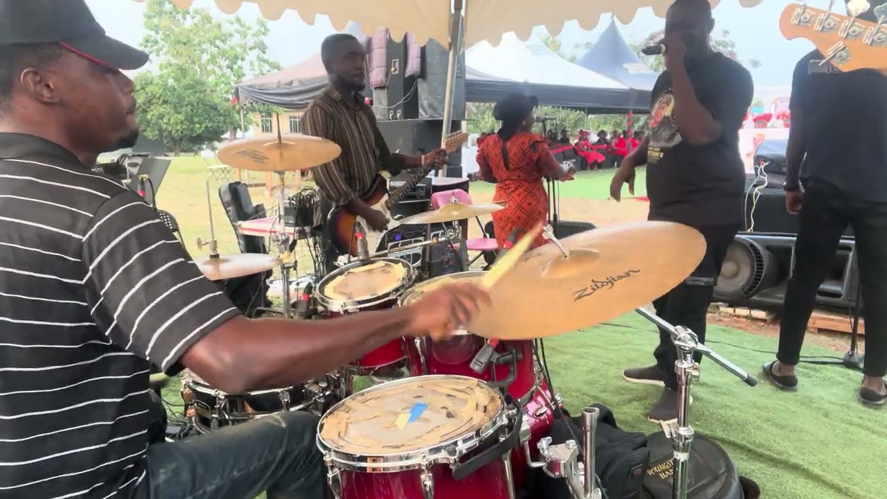 WEDNESDAY IS HERE 🙏🏼❤️..Experience this Smooth GHANAIAN Highlife Music with King George and his band