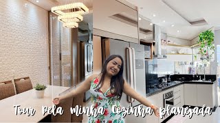 TOUR COMPLETO PELA MINHA COZINHA DE 4 x 2,80 metros | 10 mil reais DE PLANEJADOS e CRISTALEIRA 🥰