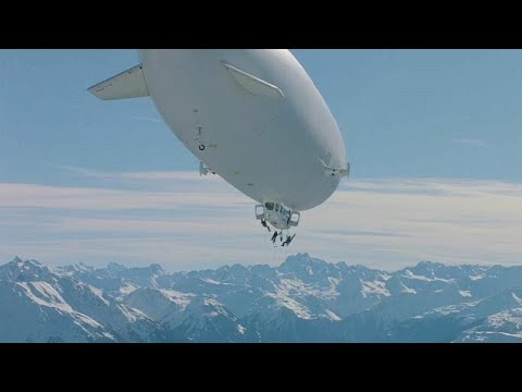 Alplerde bir ilk: Zeplinle çıkıp kayarak indiler 1 Manşet Video | Alplerde bir ilk: Zeplinle çıkıp kayarak indiler