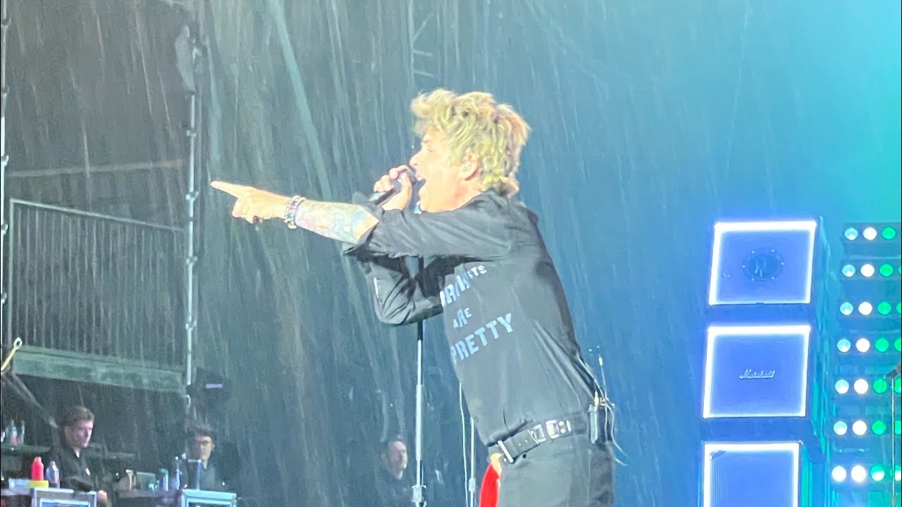 Amazing timing - Green Day at Download Festival  cue the rain for “Wake Me up When September Ends”