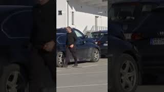 Kosovari në Merdare - U zu me flamurin e UÇK, e arreston Serbia