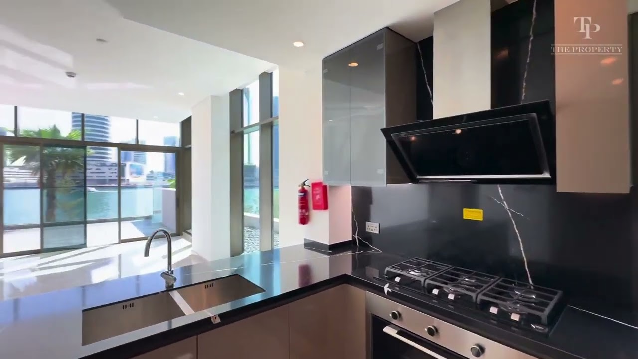 Stunning 3-Bedroom Waterfront Apartment in Peninsula Five