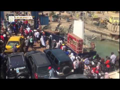 غامبيا حركة نقل اعتيادية عند بوابة العاصمة بانجول