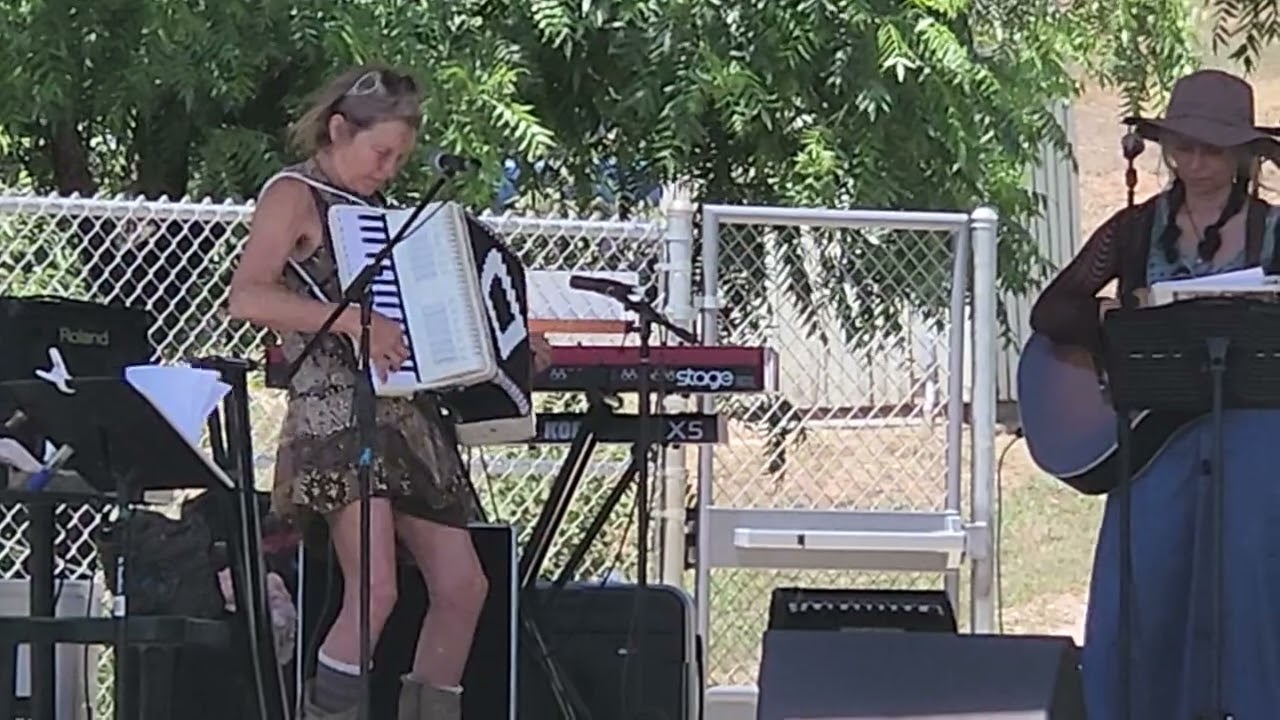 Juliet Gobert & Heiffer Belles