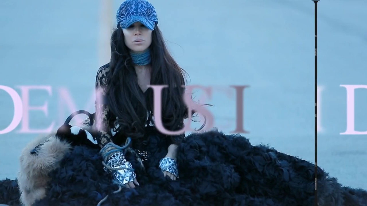 camera iphone 8 plus apk Lily Galin 'Tell me Why promo