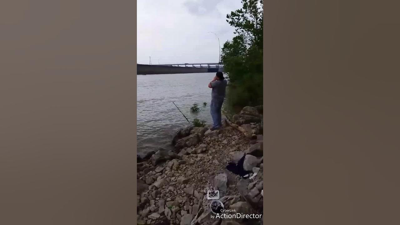 Catfishing from the bank on the ohio river! YouTube