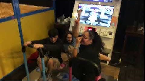 Let me hear you say DOOOWWWWWNNNNN - Dave & Busters DDR A Islandia, NY