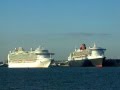 P&O's AZURA salutes Cunard's QUEEN MARY 2