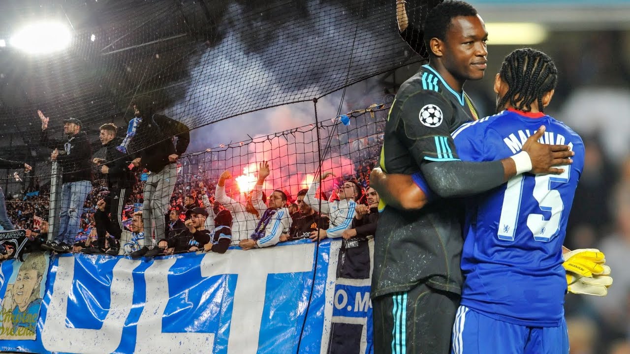 Match : Olympique De Marseille  OM  - Atlético De Madrid Au Groupama Stadium Dcines Charpieu Supporters Marseillais Avec Drapeaux Illustration Supportrice 2k75p8b