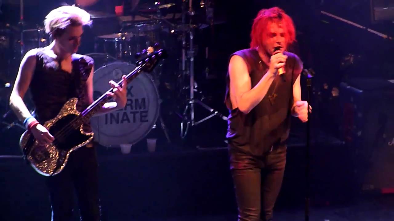 I Don't Love You - My Chemical Romance @La Cigale (11/01/10)