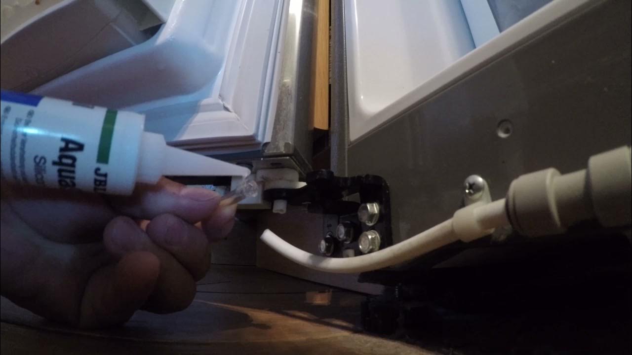 réparation du tuyau d'arrivée d'eau sur un frigo siemens 