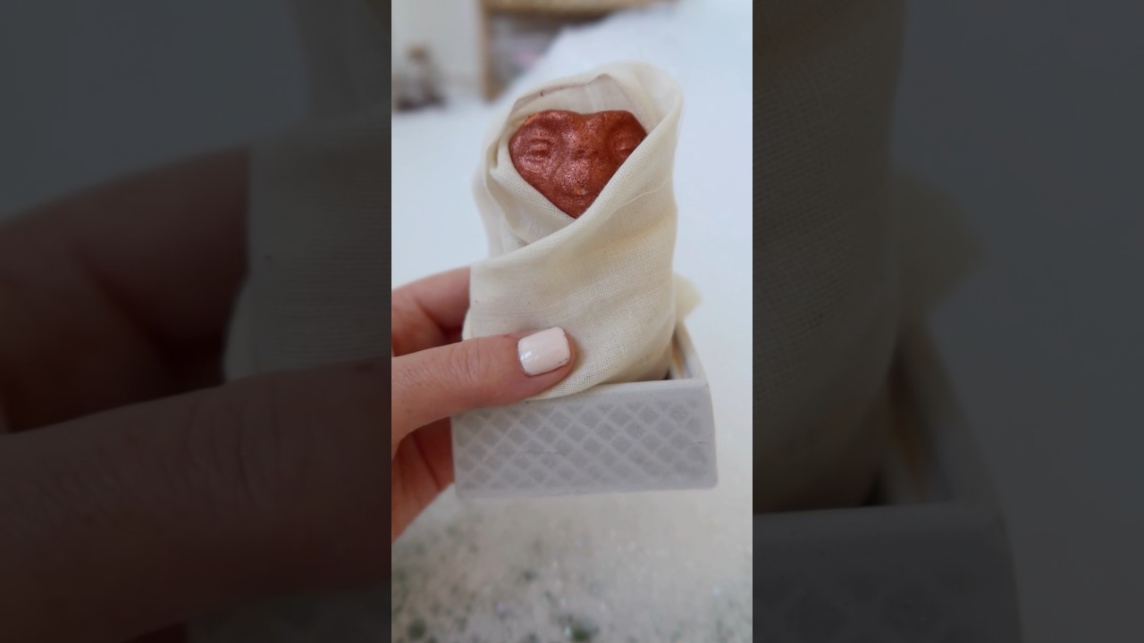 LUSH x E.T. BATH BOMB!!! Demo + Review 👽🛁🫧 