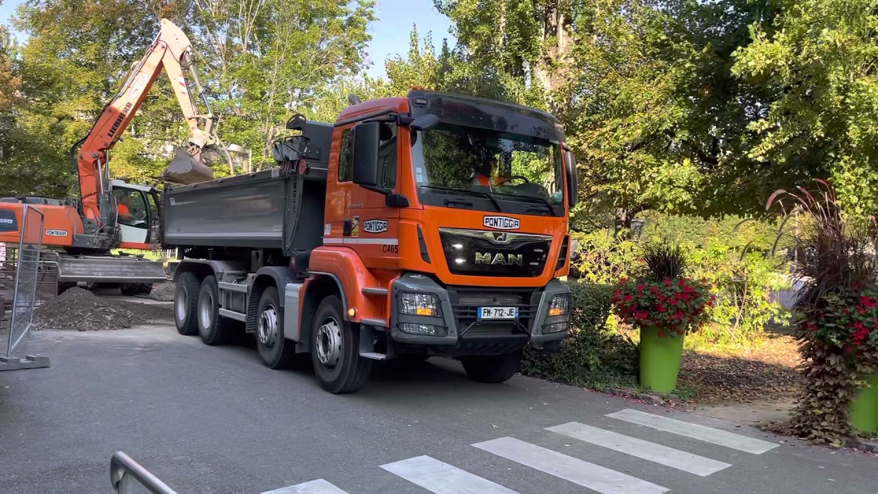 Man 8x4 camion benne 18 tonnes en action