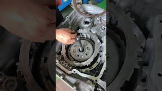 Inside Automatic Gearbox Repair – Satisfying Precision Work