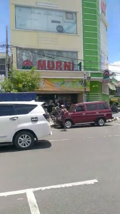 suasana siang hari di Malioboro