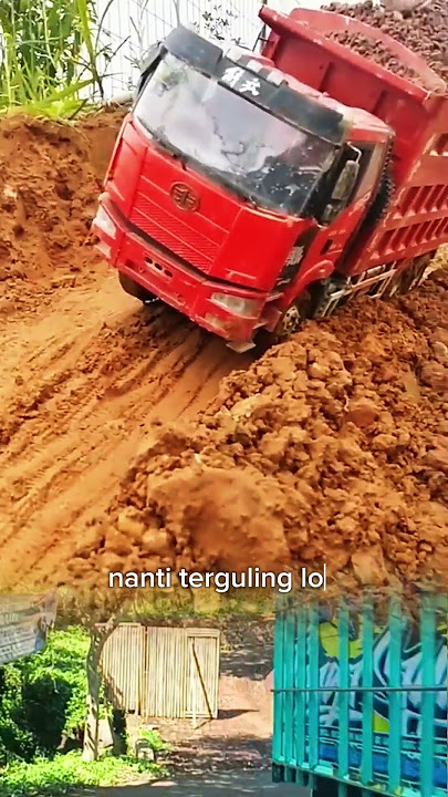 Truk terguling di jalan tanah #truk #trukoleng