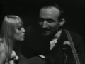 Peter, Paul and Mary - Puff the magic dragon (live in France, 1965)