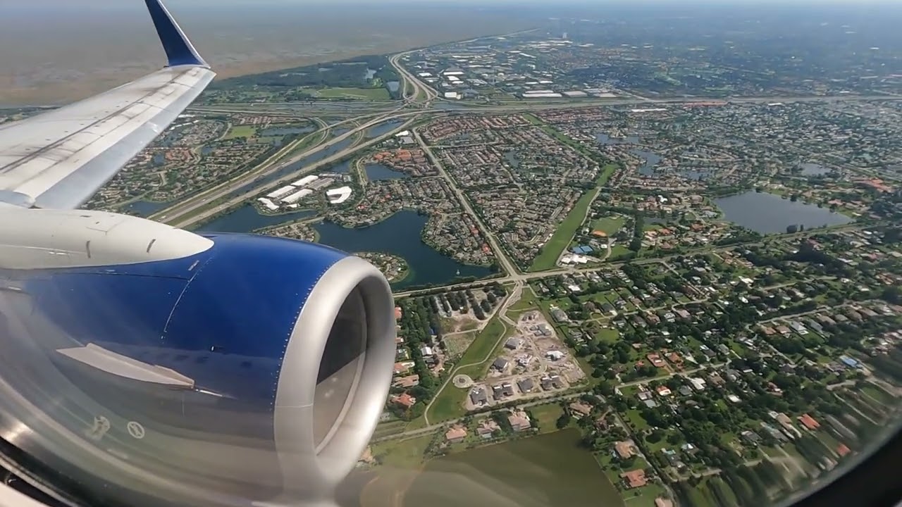 Fort Lauderdale Approach and Landing. Great View. Ft Lauderdale-Hollywood International Airport FLL