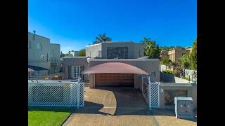 FREESTANDING CLUSTER LIVING AT ITS FINEST – RENOVATED, SOLAR-POWERED & MOVE-IN READY!