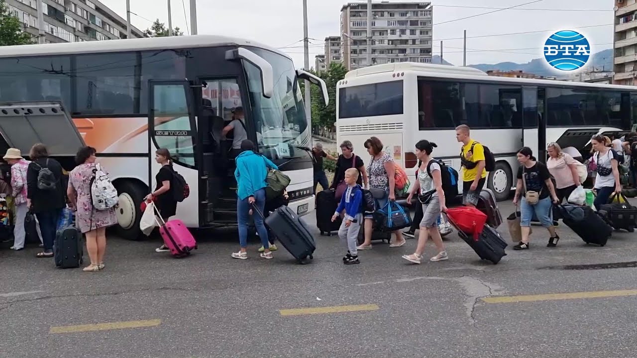 Общо 349 украински бежанци бяха транспортирани с автобуси от Сливен към буферния център в Елхово