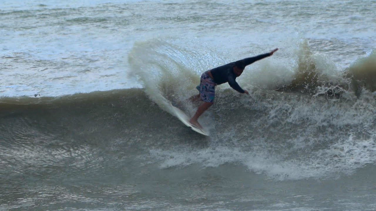 Big waves and surfing at Te Awanga, February 2019 - YouTube