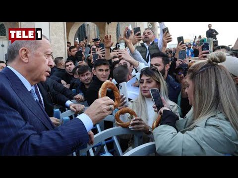 Erdoğan Taksim'de simit dağıttı