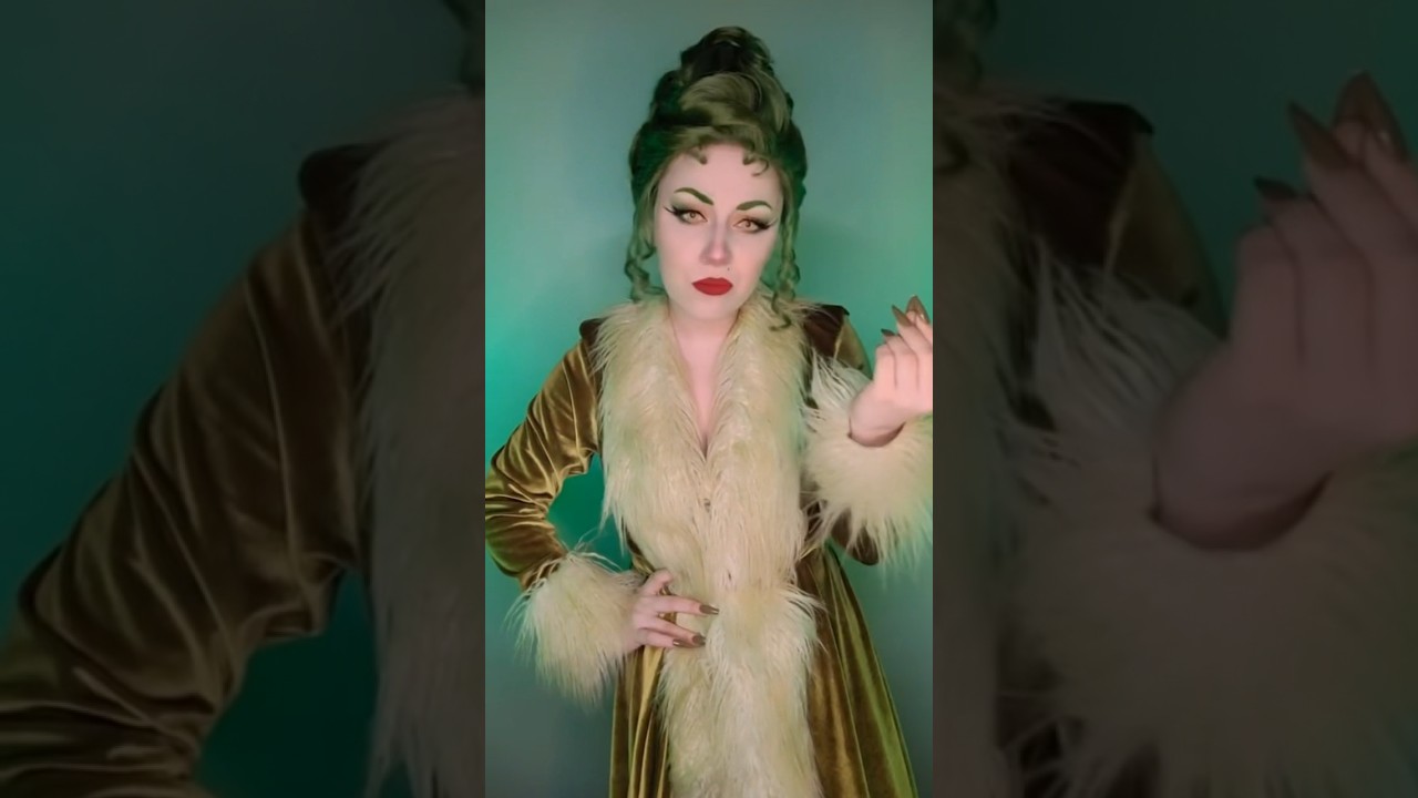 The grinch but… 😳 #grinch #thegrinch #christmas #christmascosplay ceekayecosplays