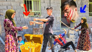 Download Lagu The battle for the treasure:Nomadic woman's brave escape from a thief. MP3 Download Lagu The battle for the treasure:Nomadic woman's brave escape from a thief. MP3