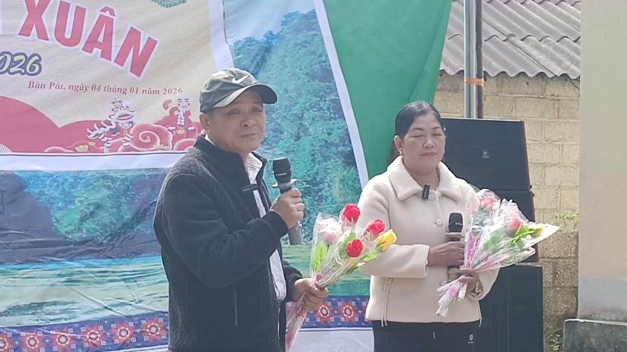Du Xuân Cùng Nông Cam Hát Chào Mấy Câu Tại Bản Pát 