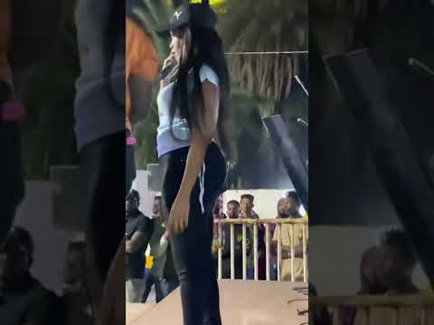 نازك سنار باسل هولندي شوني الشجرة