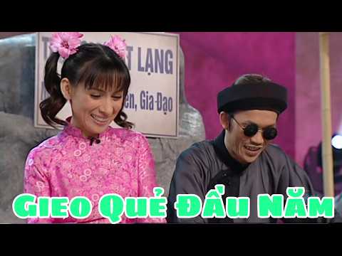 Cười mệt nghỉ với màn gieo quẻ hài hước của thầy pháp Hoài Linh trong vở diễn "Gieo Quẻ Đầu Năm"