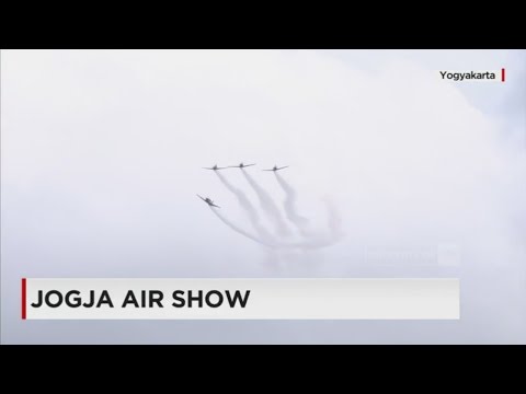 Aksi Aerobatik Pesawat Microlight di Langit Kota Yogyakarta; Jogja Air Show 2017